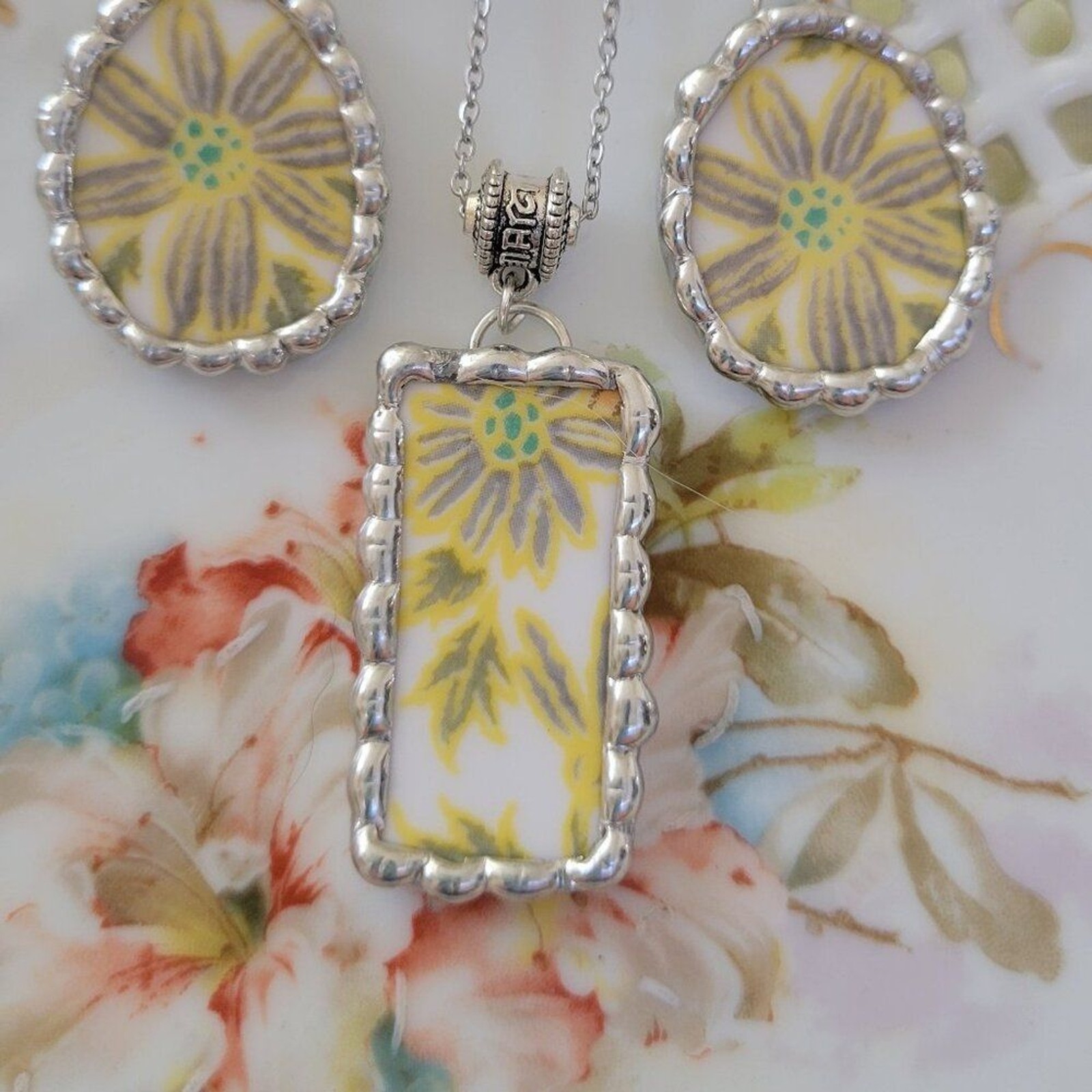 Noritake Sunny Side Broken China Pendant Necklace & Earring Set