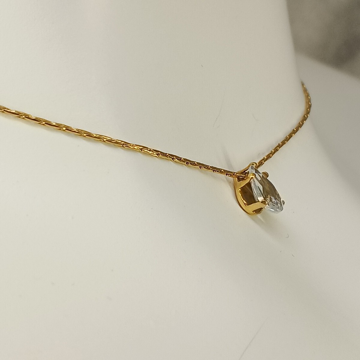 Women Choker Crystal Pendant Necklace Stainless Gold 14″ Length One Size