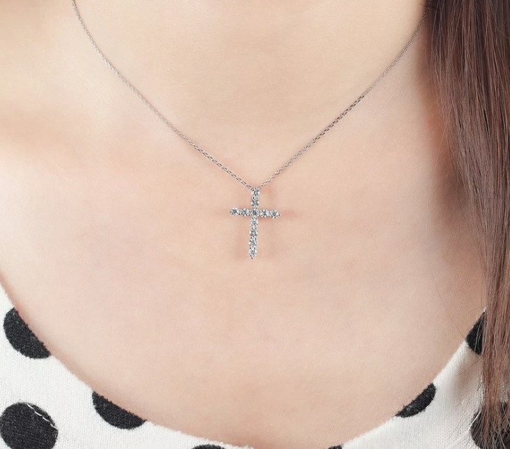 Silver Crystal Cubic Zirconia Cross Pendant Necklace 18″ Chain Gift Box Xmas K38