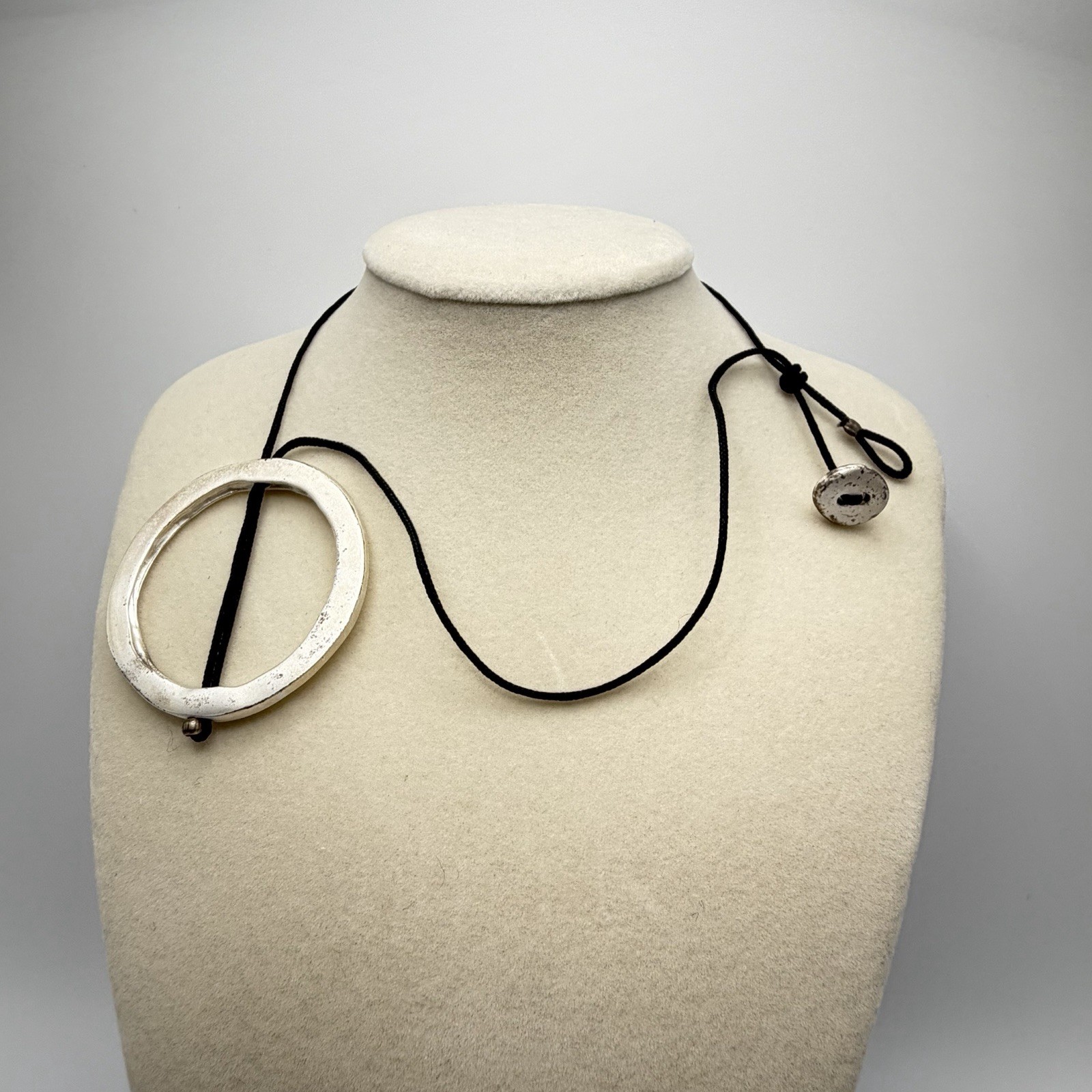Modern Artisan Hammered Silver Tone Circle Pendant Necklace Adjustable Cord