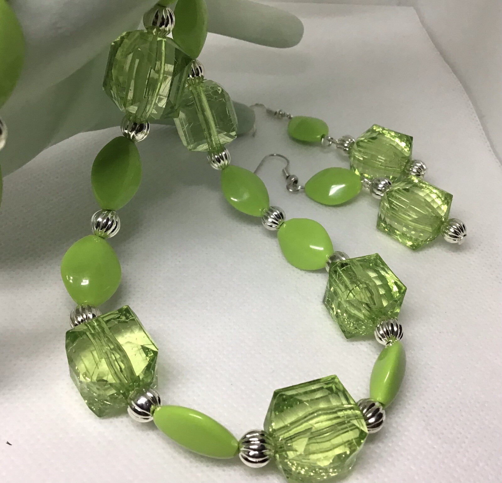 Beautiful Margarita Lime Green Glass Bead Necklace And Earrings Set