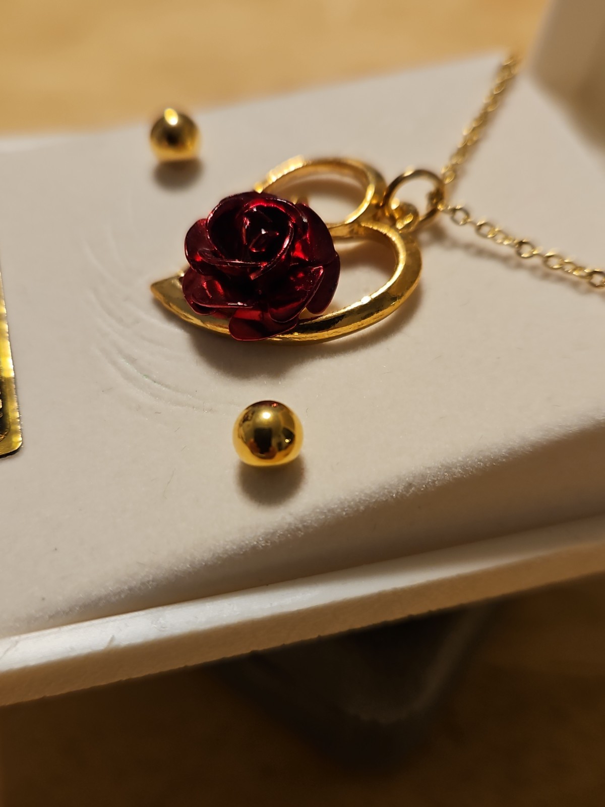 Beautiful 16″ Imitation Gold Necklace Heart Rose w/Post Earrings in Gift Box