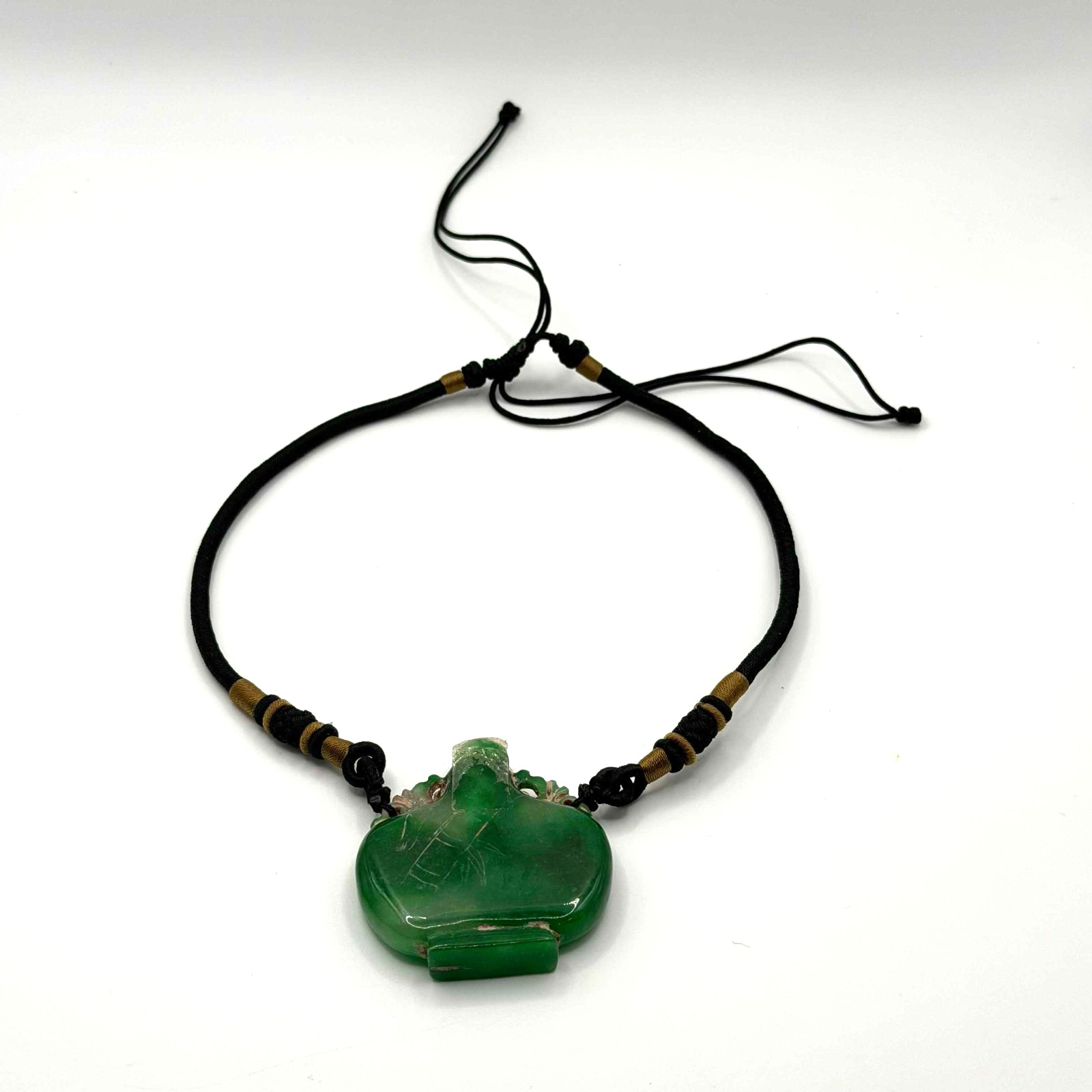 Vtg Chinese Green Jade Snuff Bottle Pendant Silk Cord Necklace (AHB)