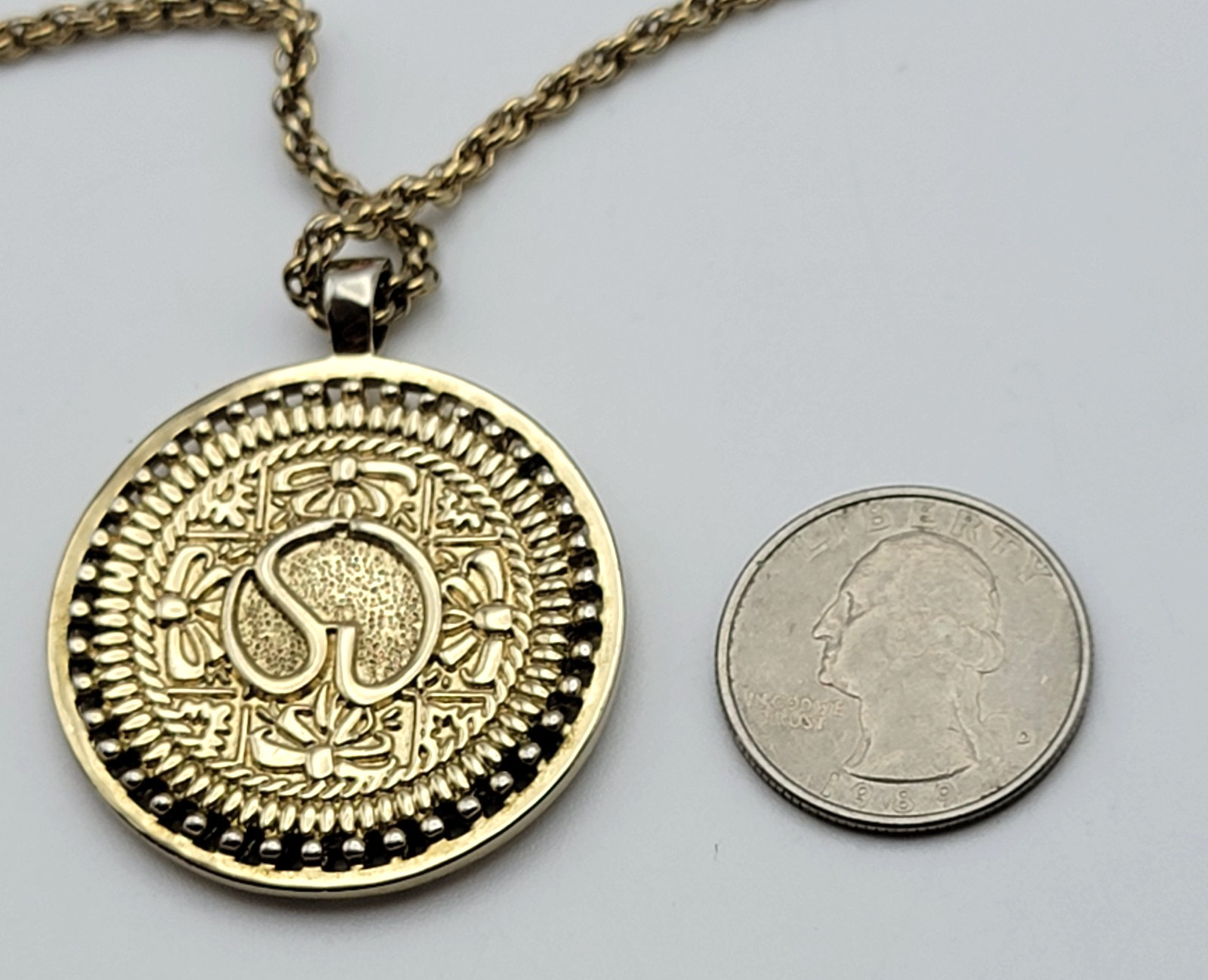 Gold Tone Filigree Medallion Pendant Necklace 32″ Reversible Unisex Adults
