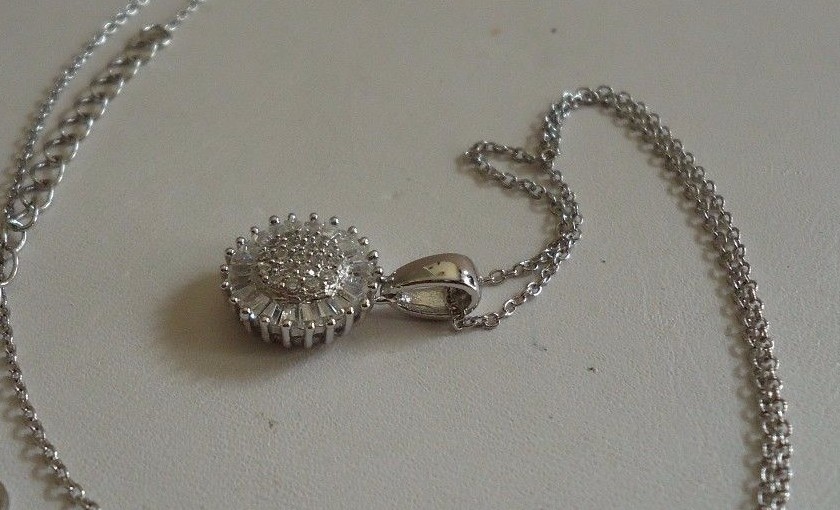 925 STERLING SILVER CLUSTER PENDANT NECKLACE W/ 1 CT LAB DIAMONDS /18”