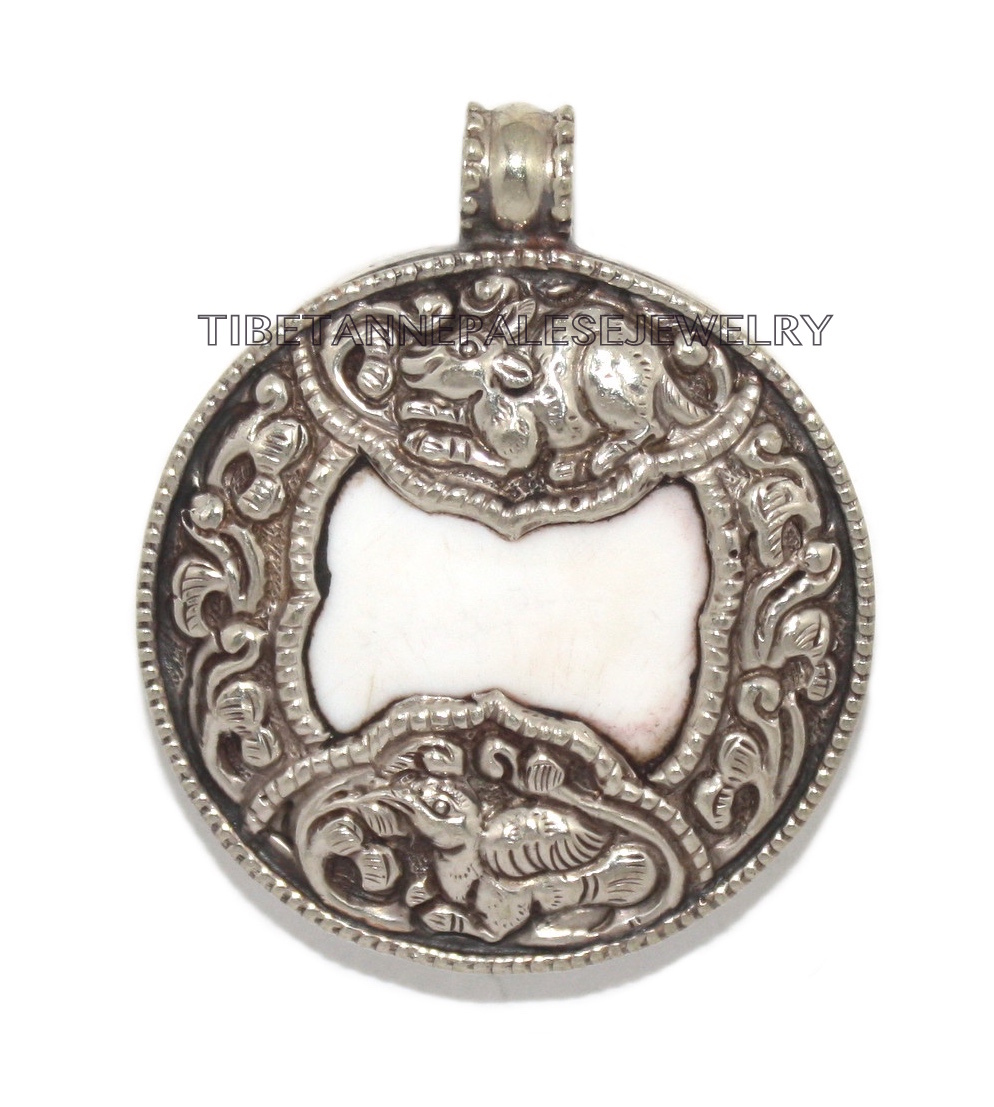 Conch Shell pendant Nepal Pendant Boho Pendant Tibet Pendant Gypsy Pendant PB97