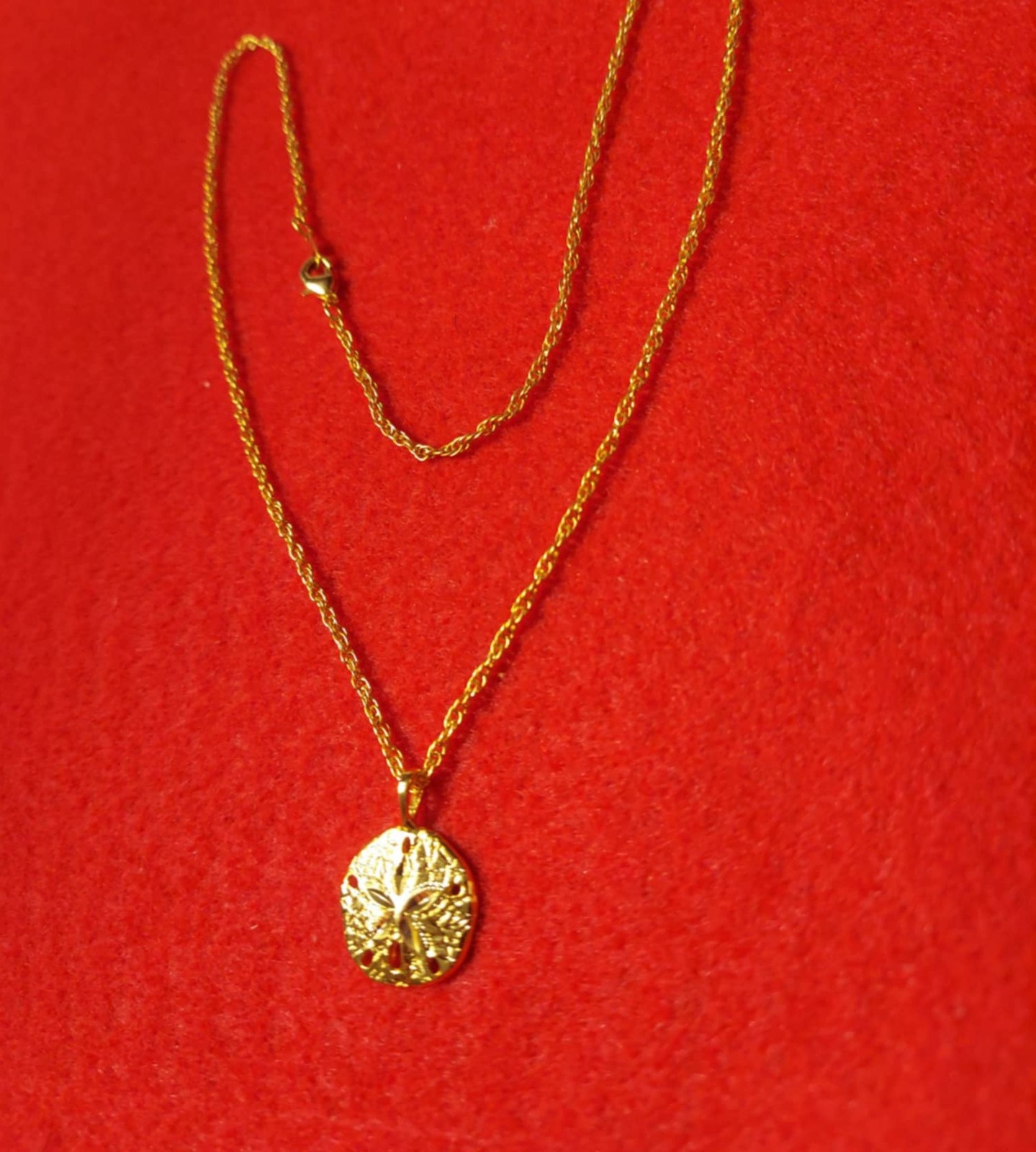 14KT GOLD PLATED SAND DOLLAR CHARM WITH 20″ NECKLACE – 2033