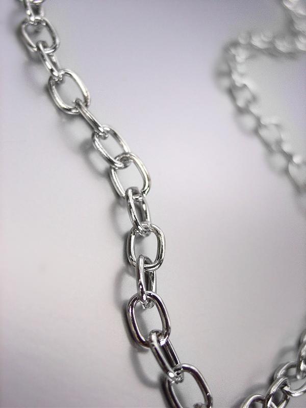 CHIC & STYLISH Designer Style Silver Horsebit Pendant Chain Necklace