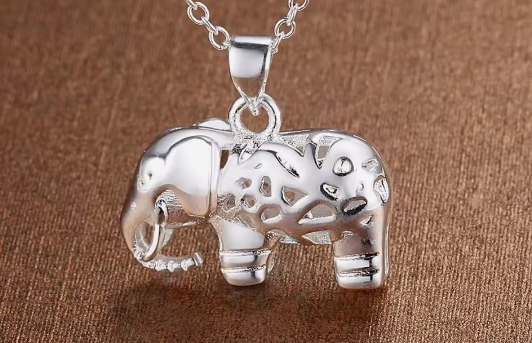Elephant Charm Pendant Necklace Silver Tone Metal Cable Chain, No Stone