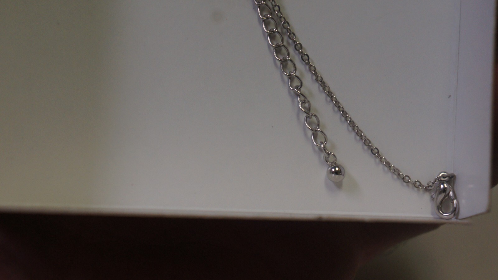 PLATINUM TONE NECKLACE W FAUX STONES