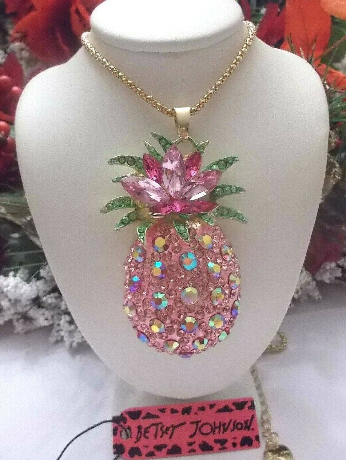 BETSEY JOHNSON SPARKLING LARGE PINK PINEAPPLE CRYSTAL PENDANT NECKLACE