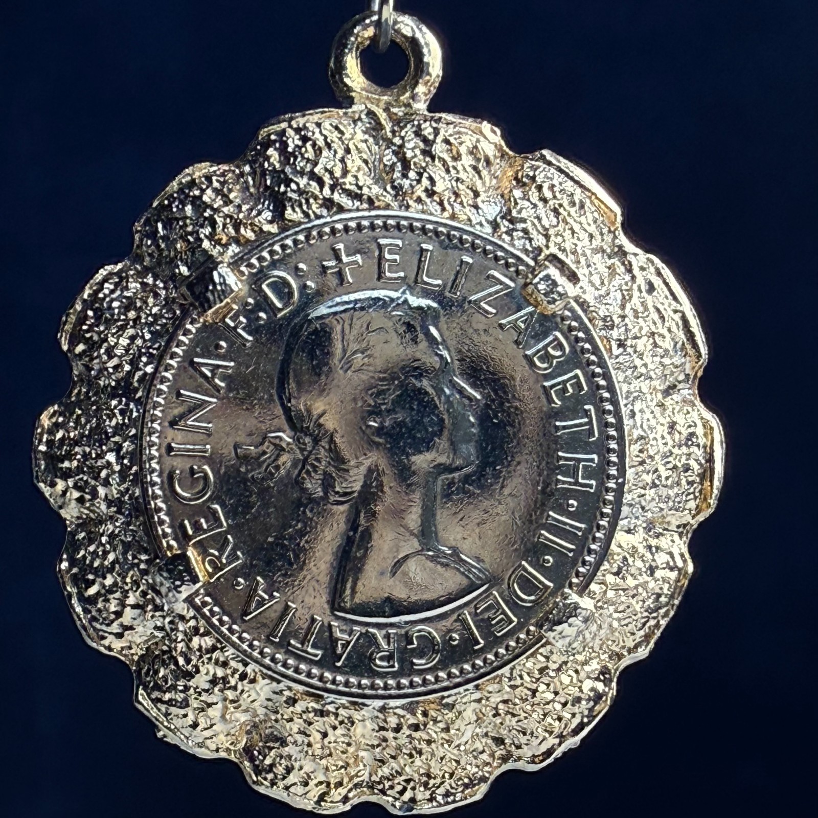 Necklace Vintage Queen Elizabeth II Coin Pendant Gold Tone Medallion Jewellery