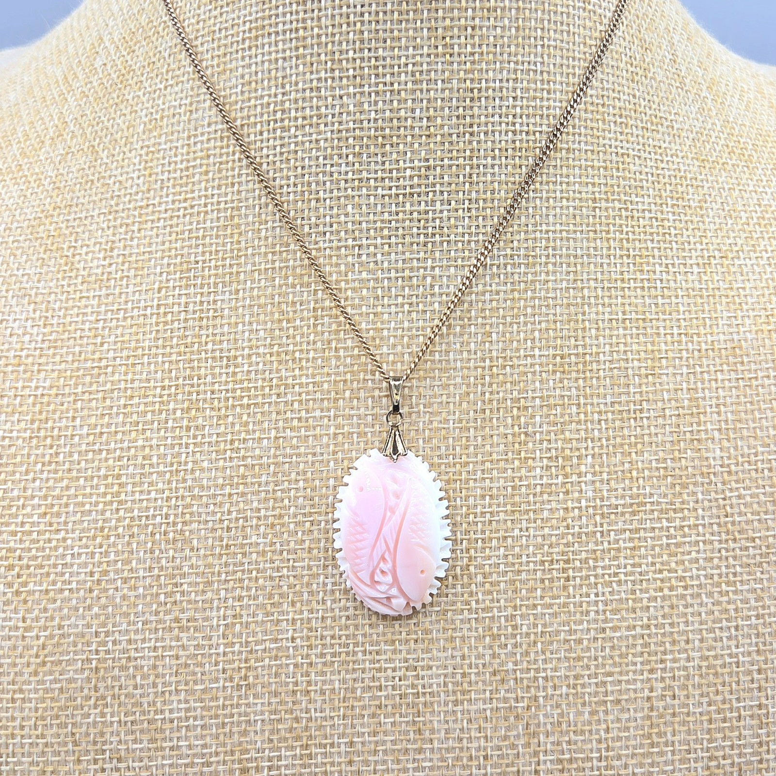 Vintage Carved Pink Conch Shell Pisces Fish Pendant 14k GF Chain Necklace 16″