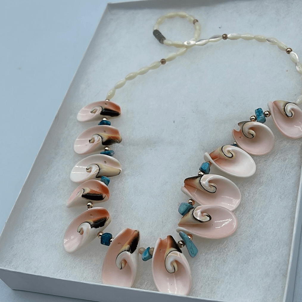 Vintage Conch – turquoise and mother of pearl 17” necklace.