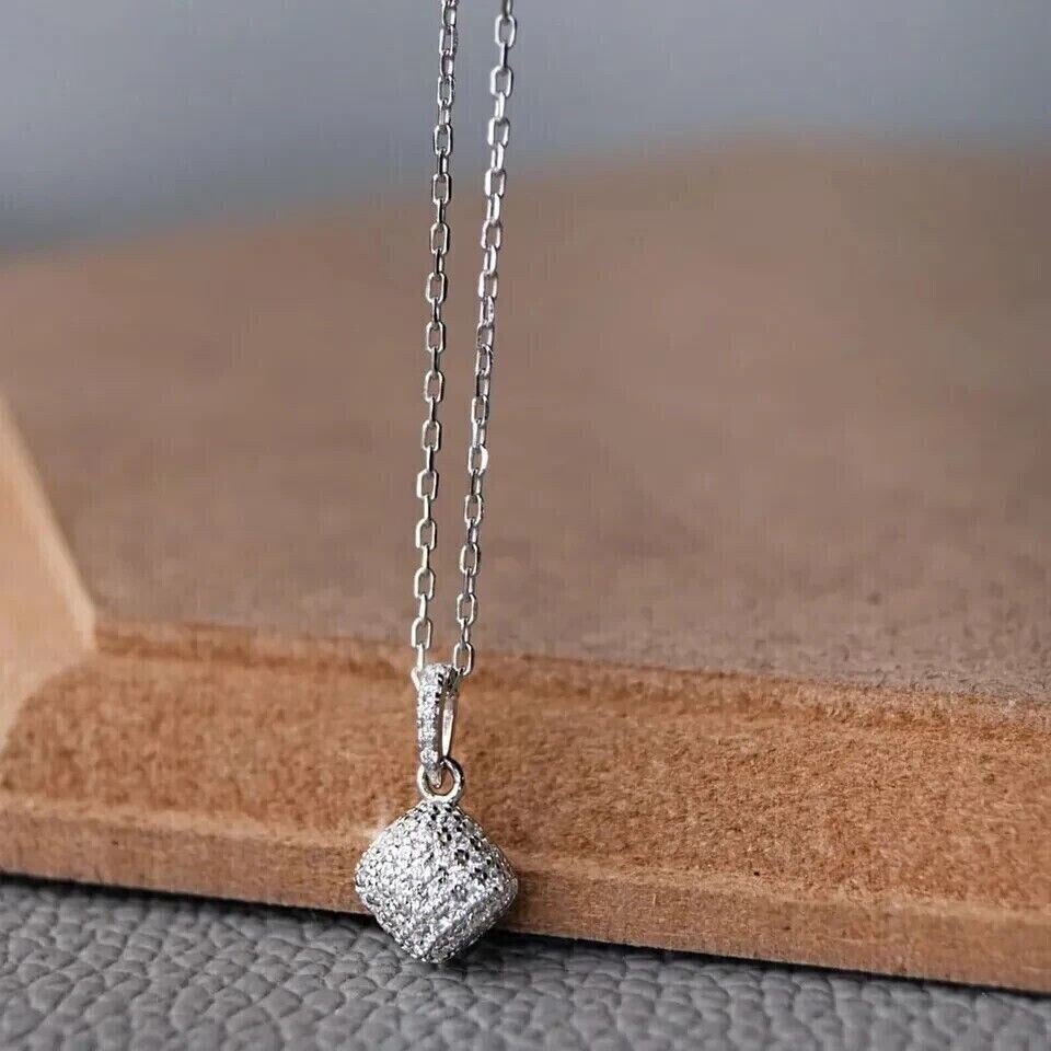 Round Cut Simulated Diamond Women’s Stunning Pendant In 14k White Gold Plated