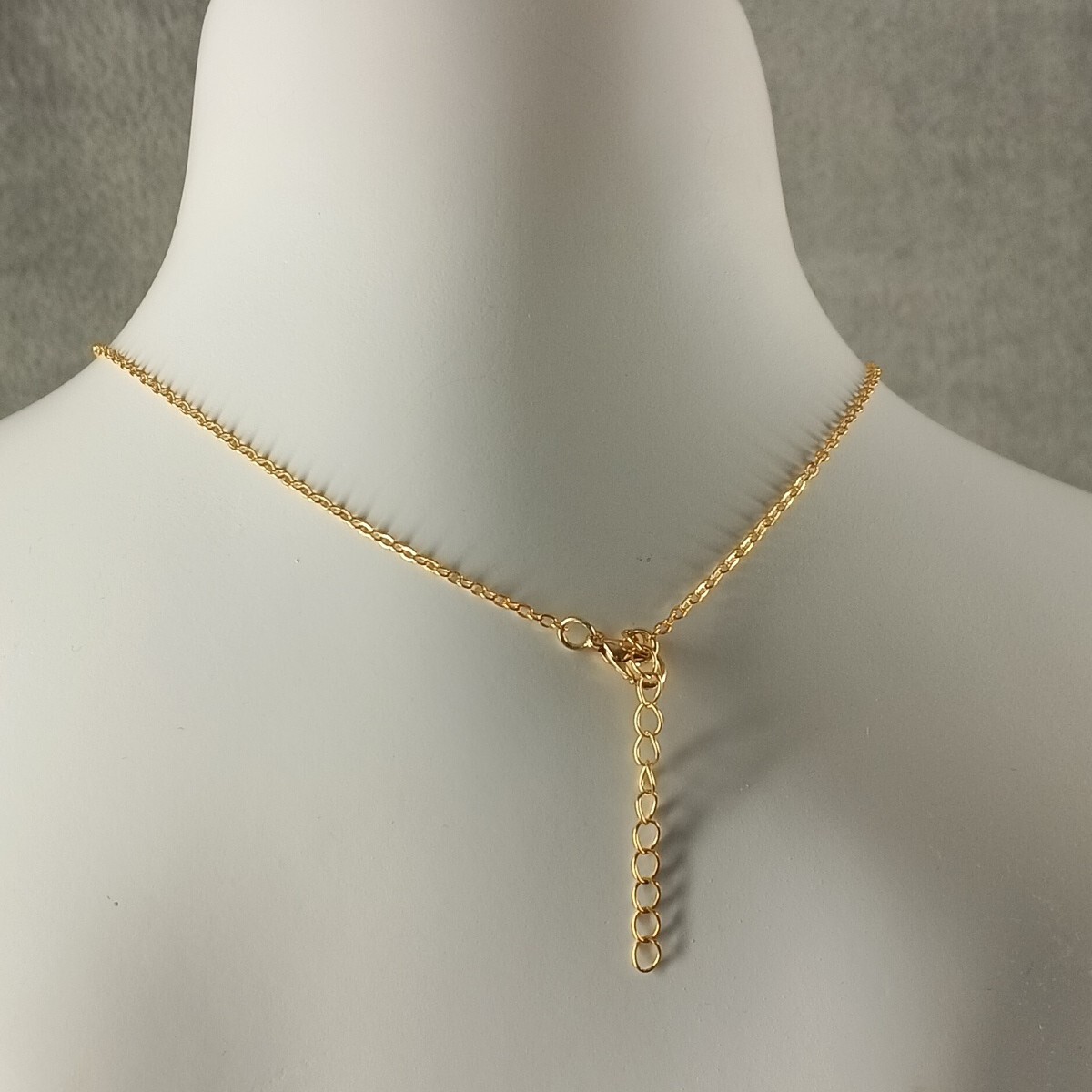 Women’s Minimalist Pendant Necklace One Size Brass Plated Gold