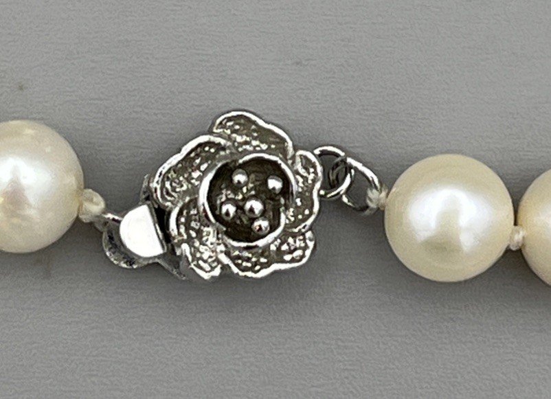 Real Cultured Pearl Necklace 46cm Knotted Silver Tone Floral Clasp