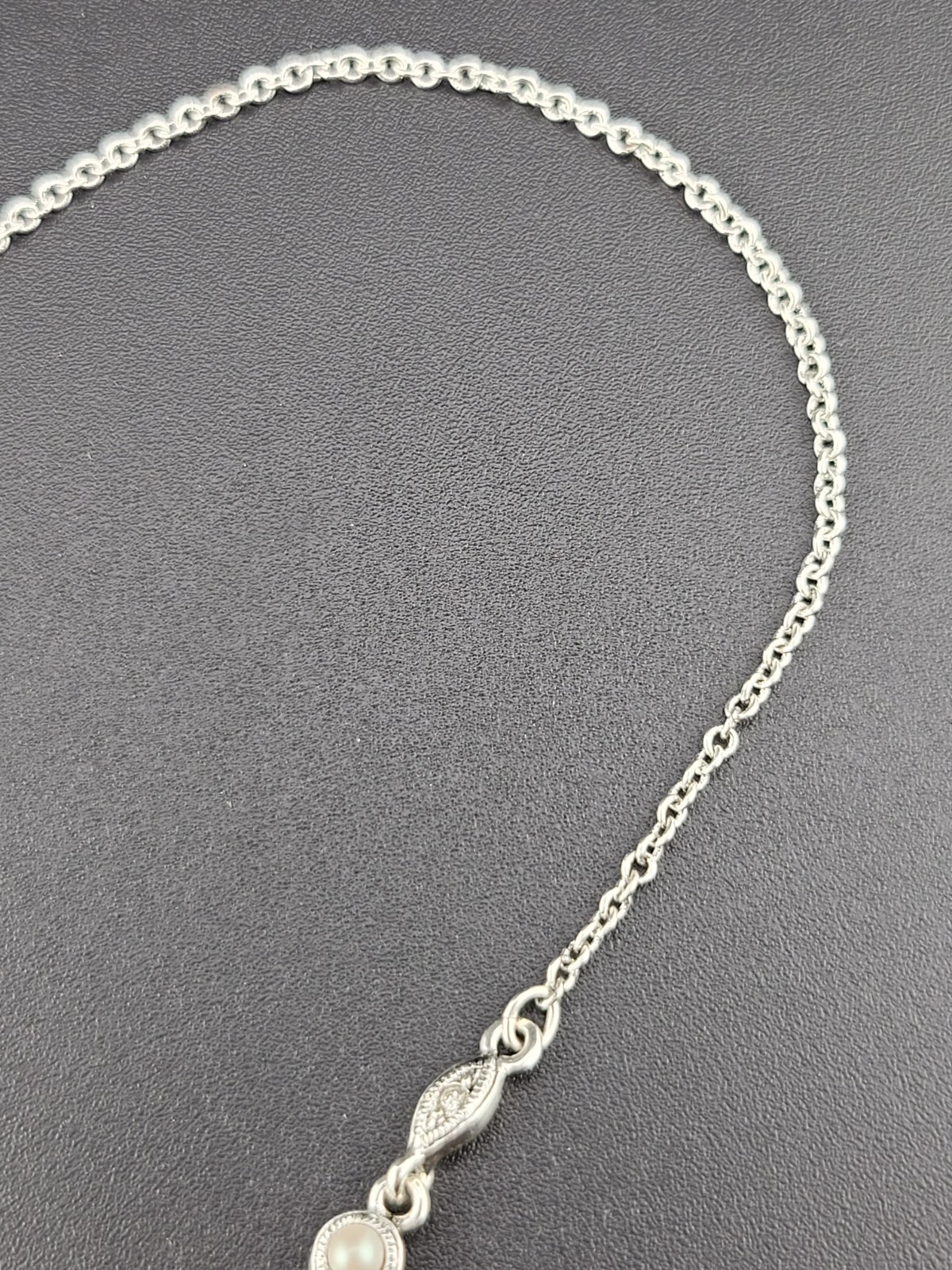 Signed Crown Trifari Rhodium Finish Lucite 🦪Pearl Lariat Choker 18″ Necklace