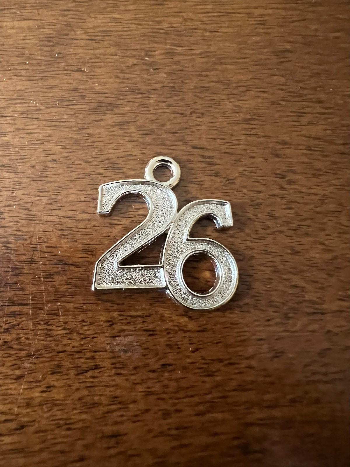 Graduation Tassel Charm Yeardate 2026 – gold or silver