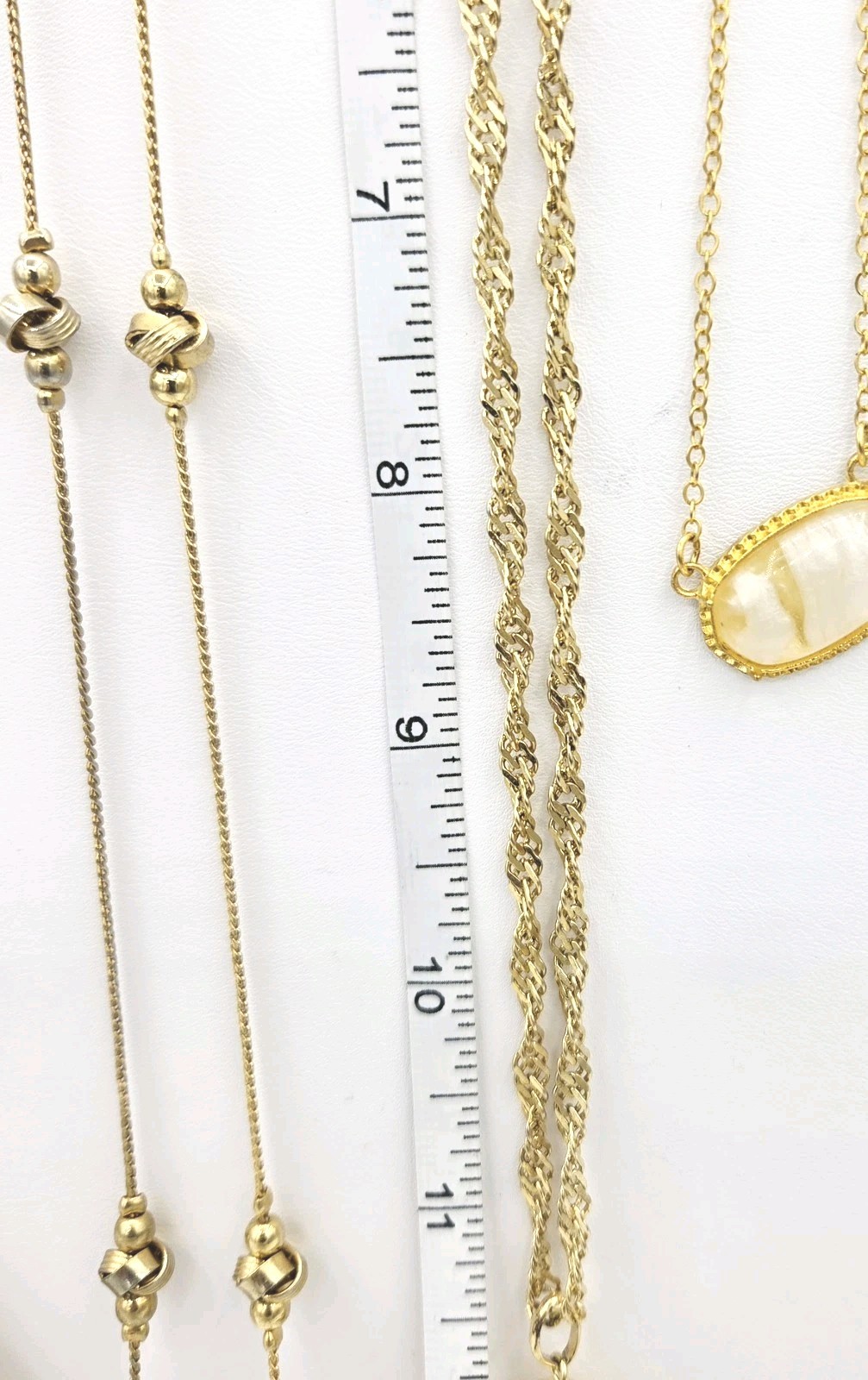Lot 4 Necklaces W Pendants & Accents Goldtone 18- 32″ Lengths & AKI. 0313