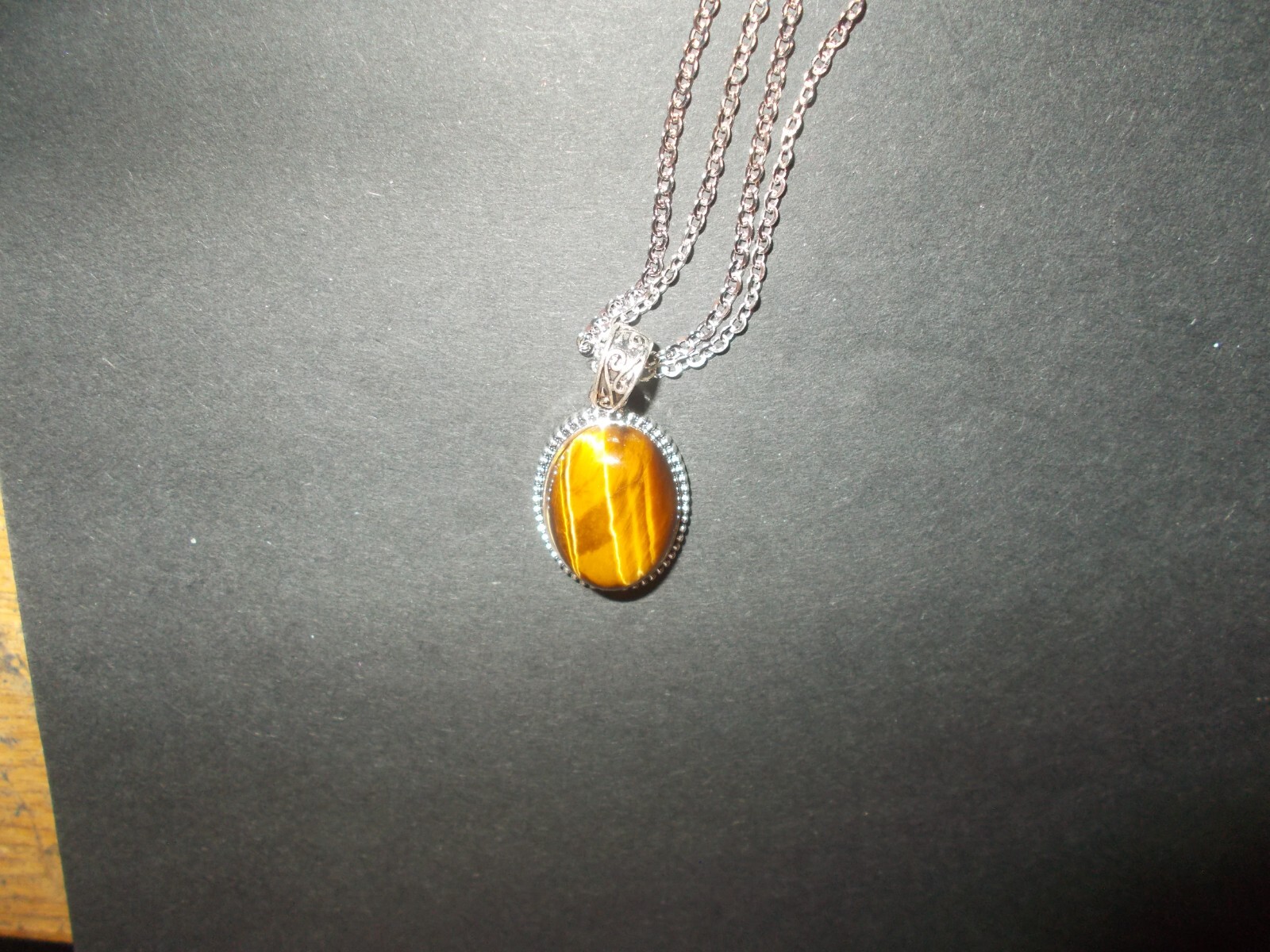 Beautiful Tiger Iron Pendant & 18″ Necklace! FREE SHIPPING IN THE USA!