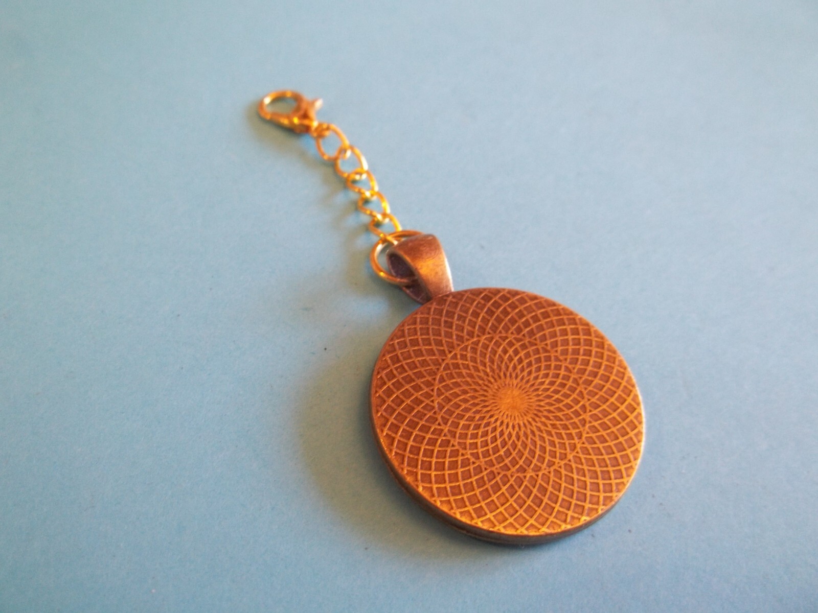 HALF PENNY COIN – BRITANNIA BRONZE CASED PENDANT / CHARM – 1917 to 1936