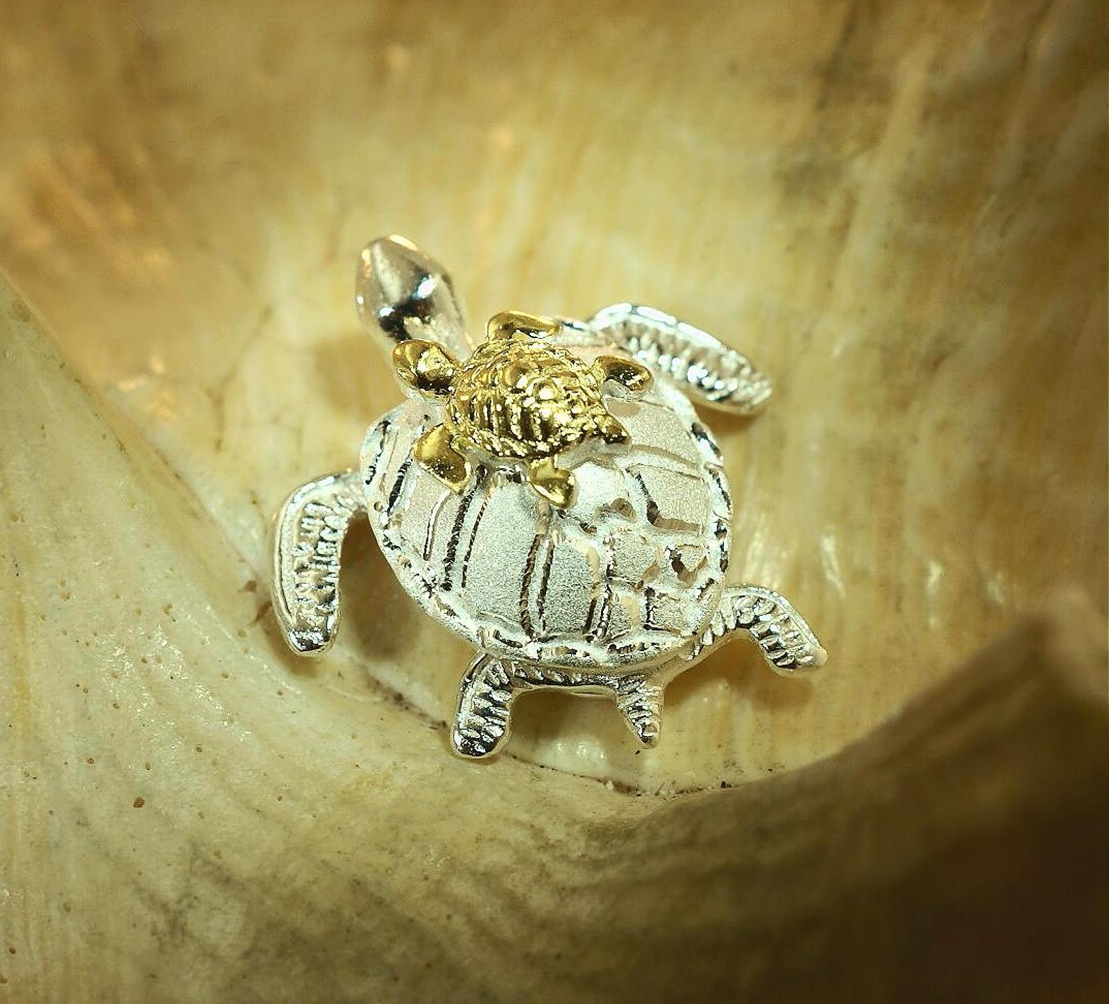 19MM 2T YELLOW GOLD PLATED 925 SILVER HAWAIIAN MOTHER BABY TURTLE MOTION PENDANT