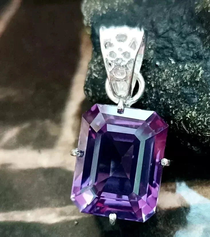 Natural 24 Ct Color Change Alexandrite Certified Gemstone Pendant 925 Silver A+
