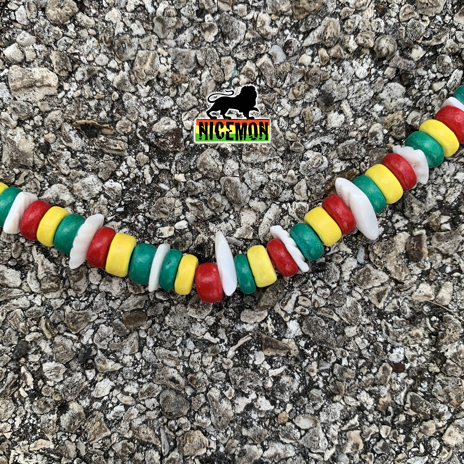 Shell Necklace Rasta Colors Beads Choker Screw Clasp Hawaii Jamaica 18″/46 cm