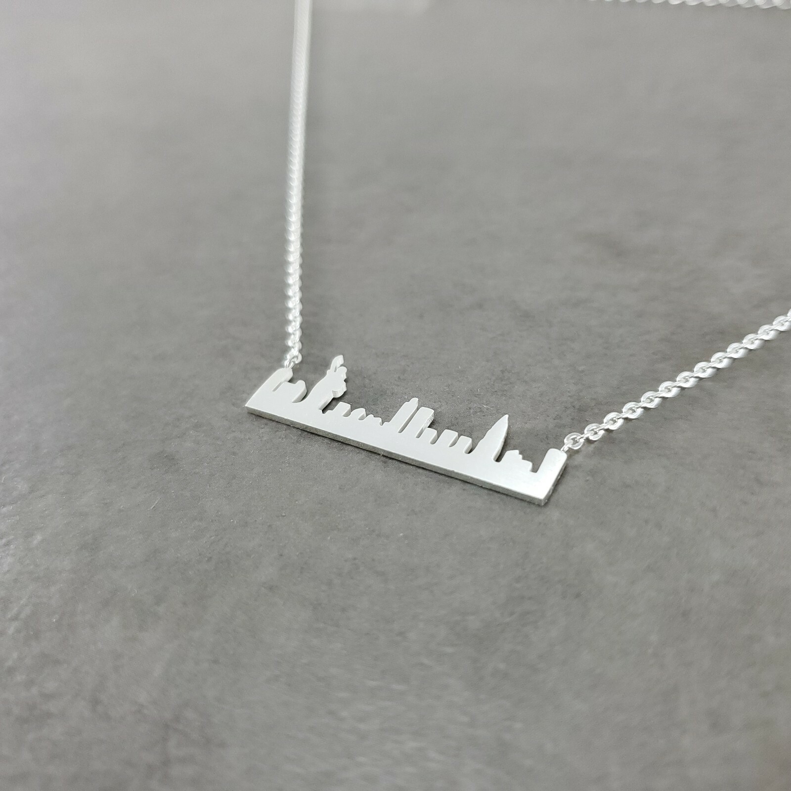 New York City Skyline SILVER Plated Necklace NYC Manhattan Liberty Freedom
