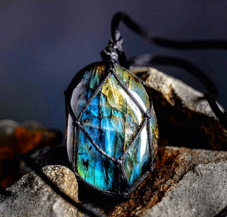 Natural Labradorite Pendant Necklace Healing Reiki Amulet Gift for Women & Men