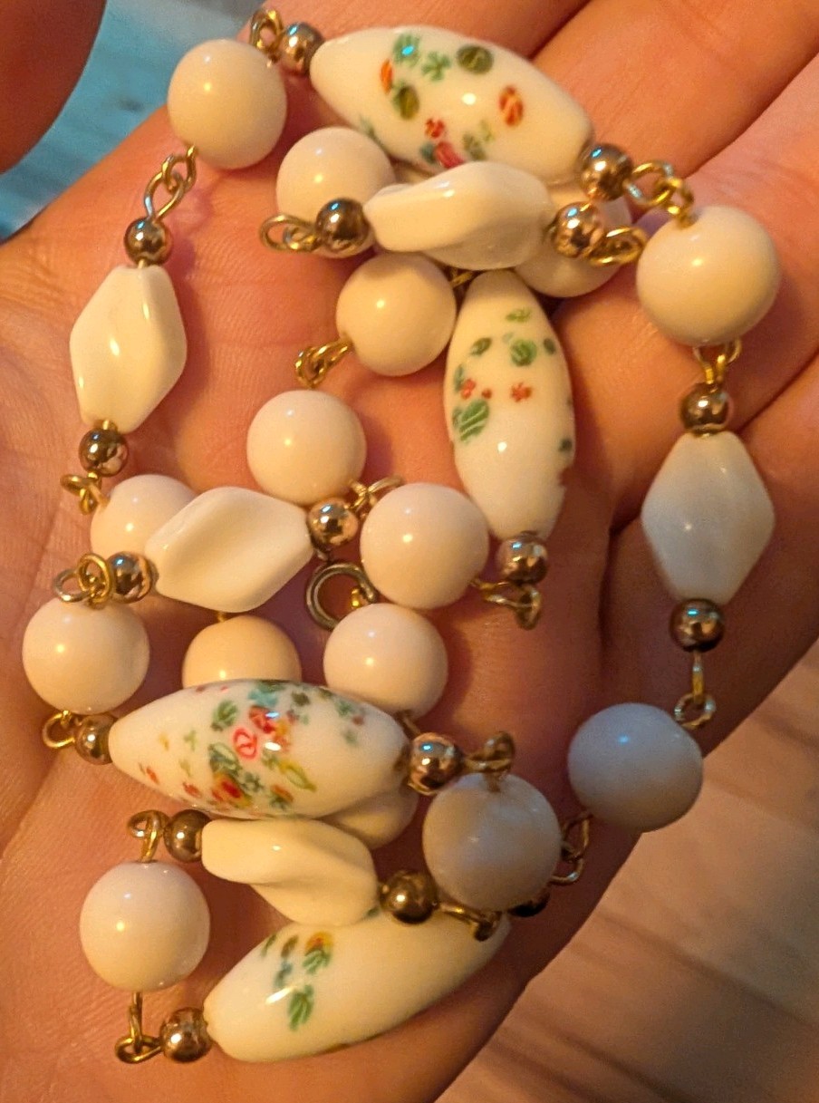 White Porcelain Floral Painted Oval Bead Necklace Gold Tone Links 21″