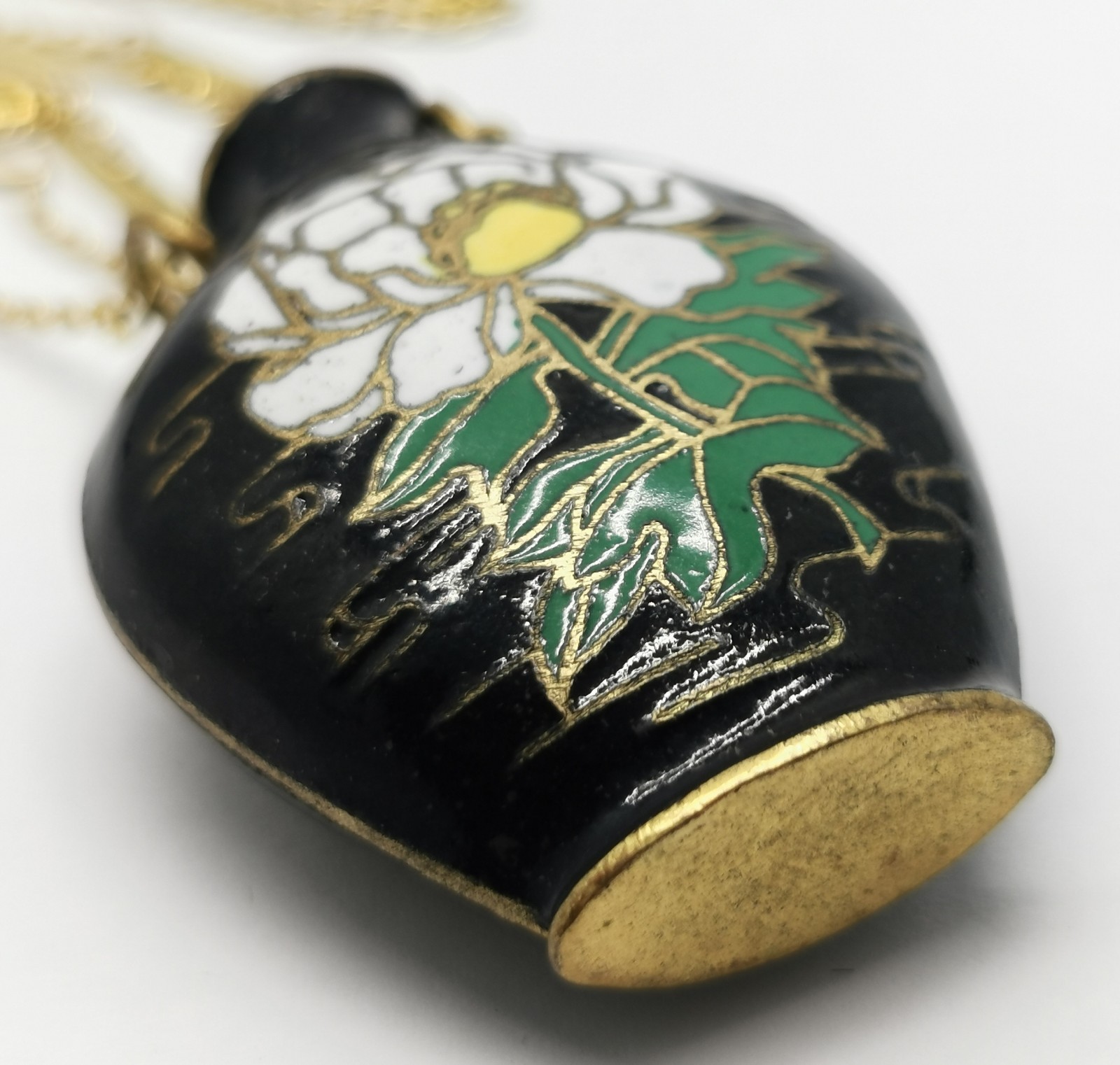 Vtg 1980s Chinese Black Enamel Flower Filigree Vase Urn Pendant Necklace Chain