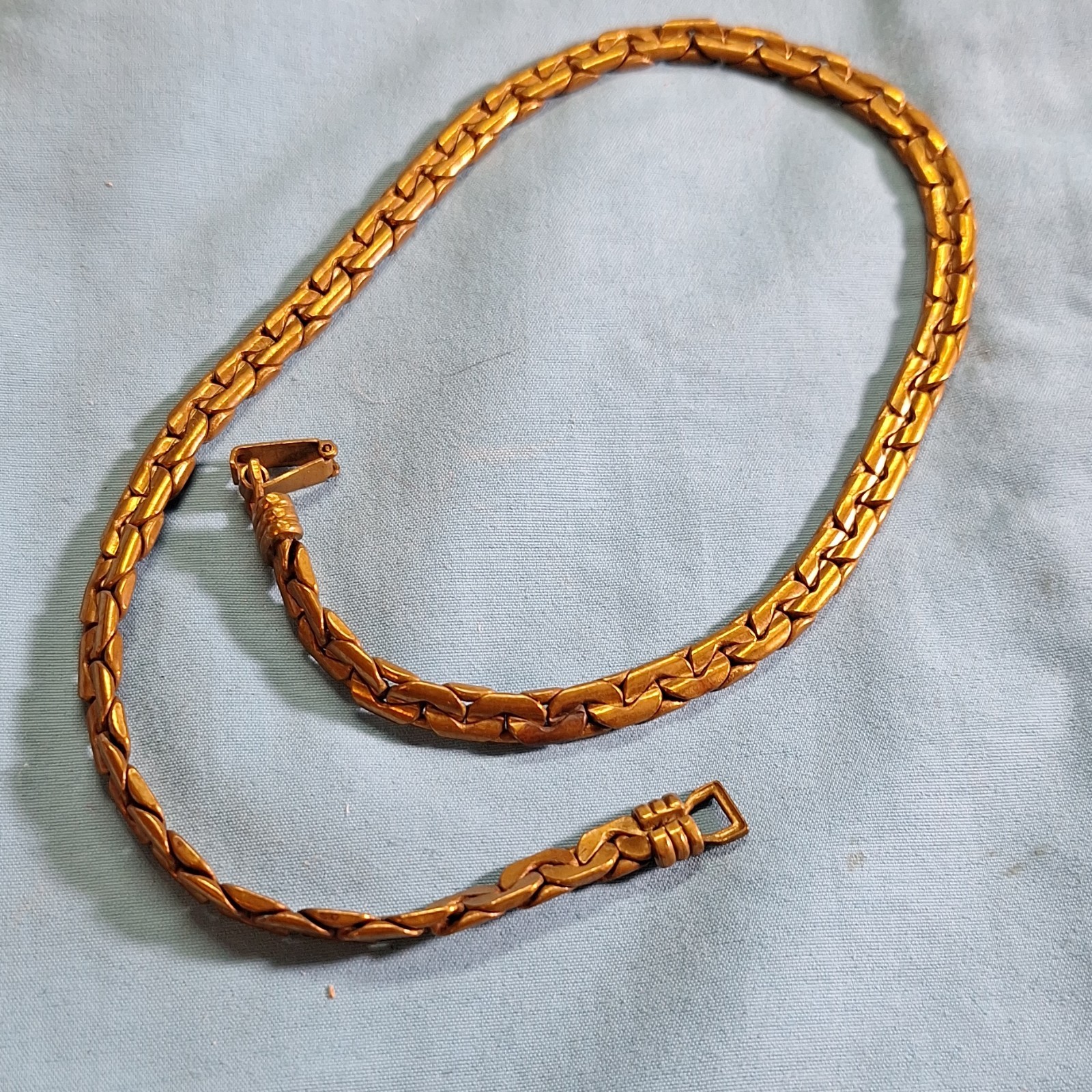 Gold Tone Chain Necklace Unique Clasp Chain Style No Stone Undated Era