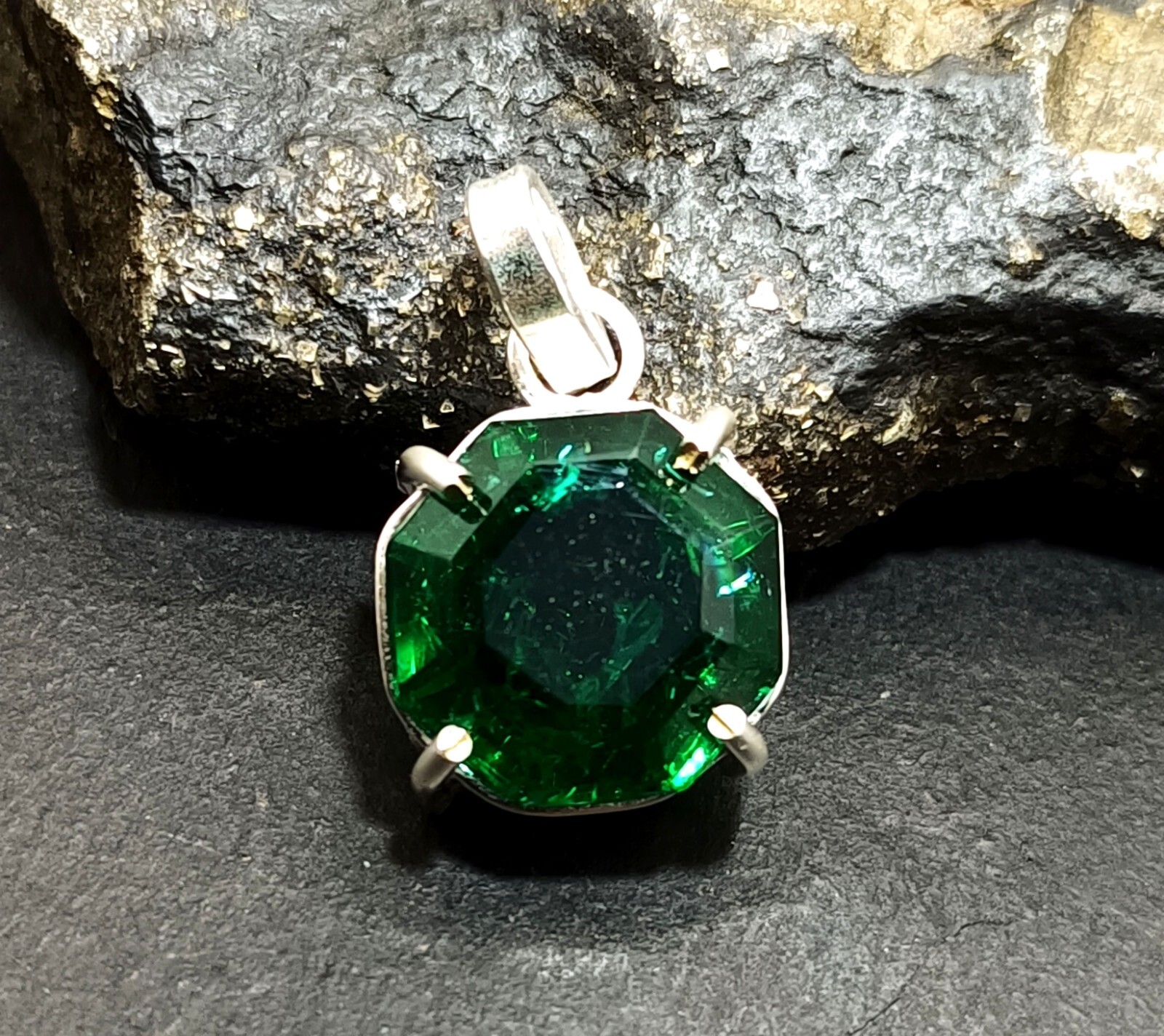 Certified 22.60 ct Natural Emerald 925 Solid Silver Asscher Cut Pendant Gemstone