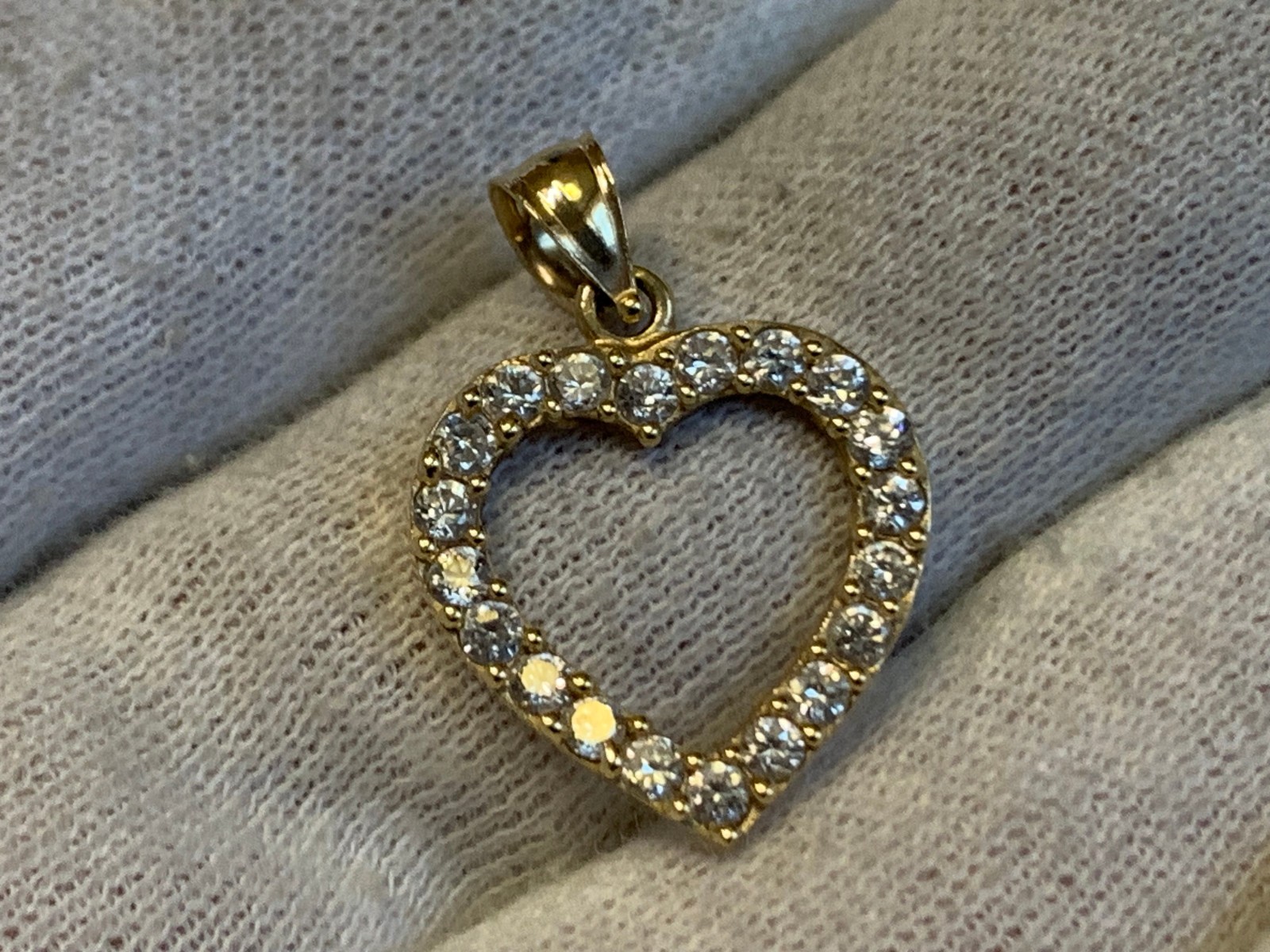 10K Yellow Gold Heart Pendant 1.44g Fine Jewelry Clear Color Stones Charm *READ*