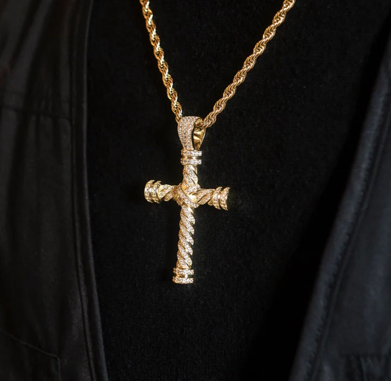 18k -28grams CZ Stones Gold Cross By GLD. W/O Chain. Large Cross Only 2.5×1.5”