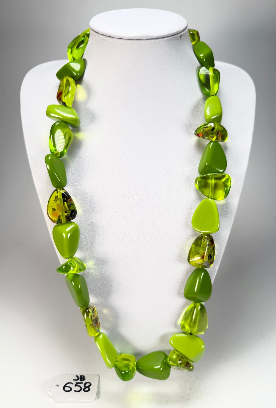 Jackie Brazil “Diamonds Green / Transparent Flintstone Bone 80cm Necklace N0080