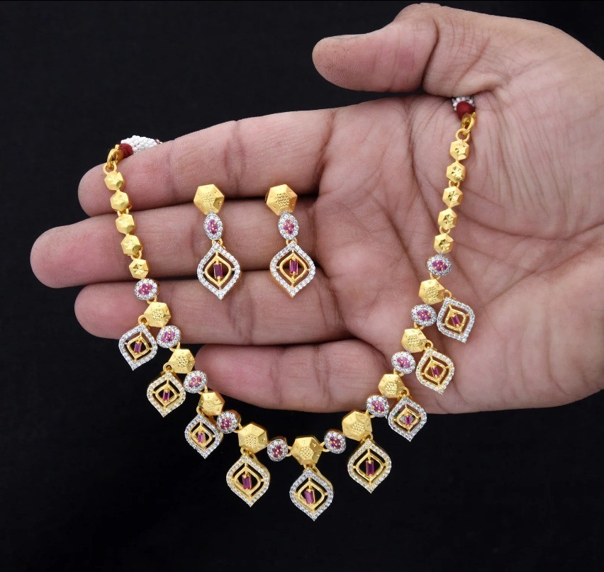 1 Gram Gold Plated 9 to 5 look Glittering Design Necklace Set for Women
