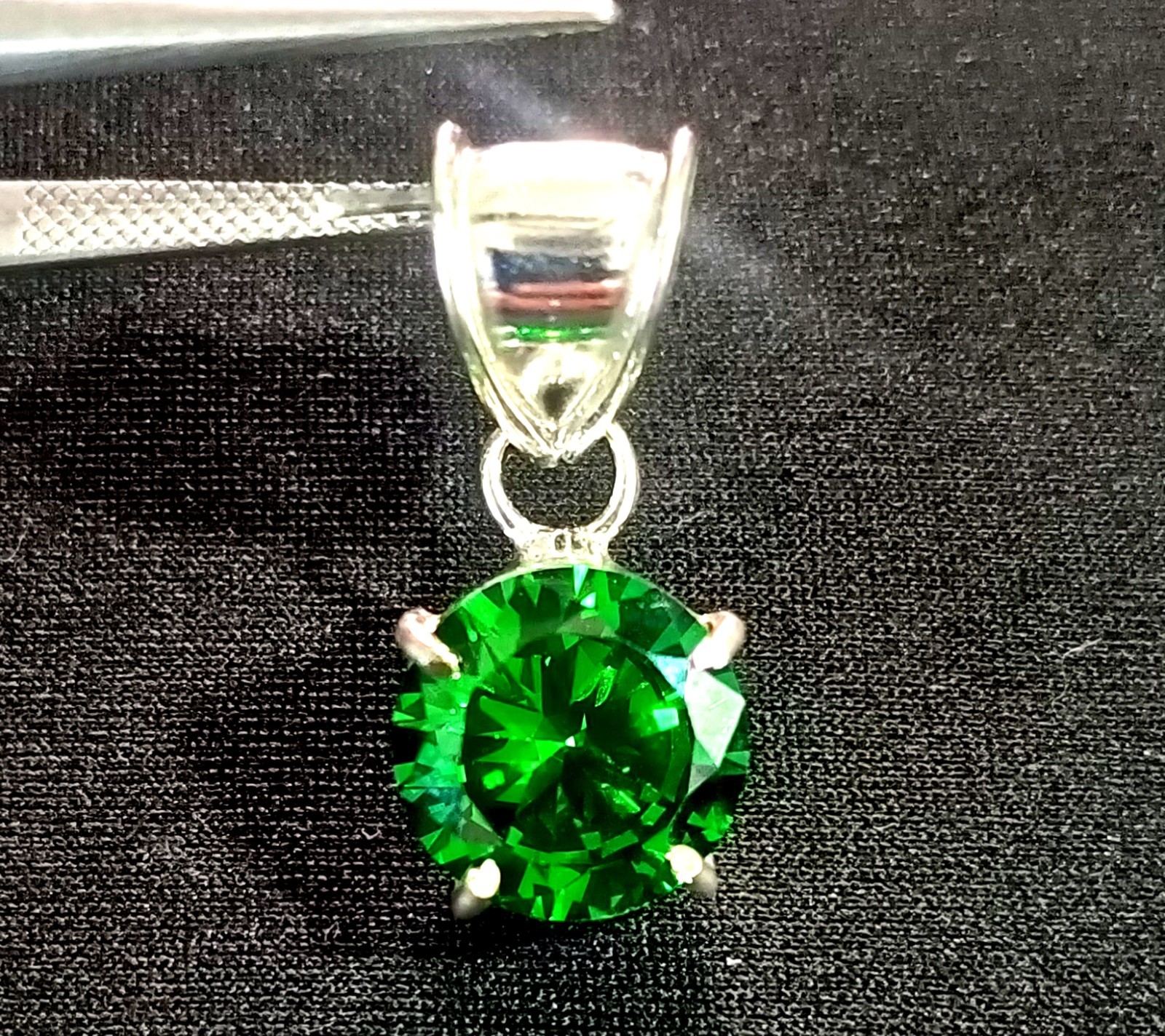 Round Tsavorite Jewelry 22 Ct Green Garnet Sterling Silver Pendant With Chain
