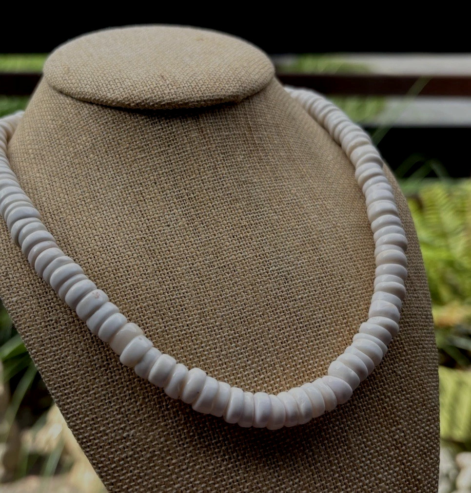 Vintage 19.25 Inch Hawaiian Puka Shell Necklace Large 20mm Shells 73.5 Gr