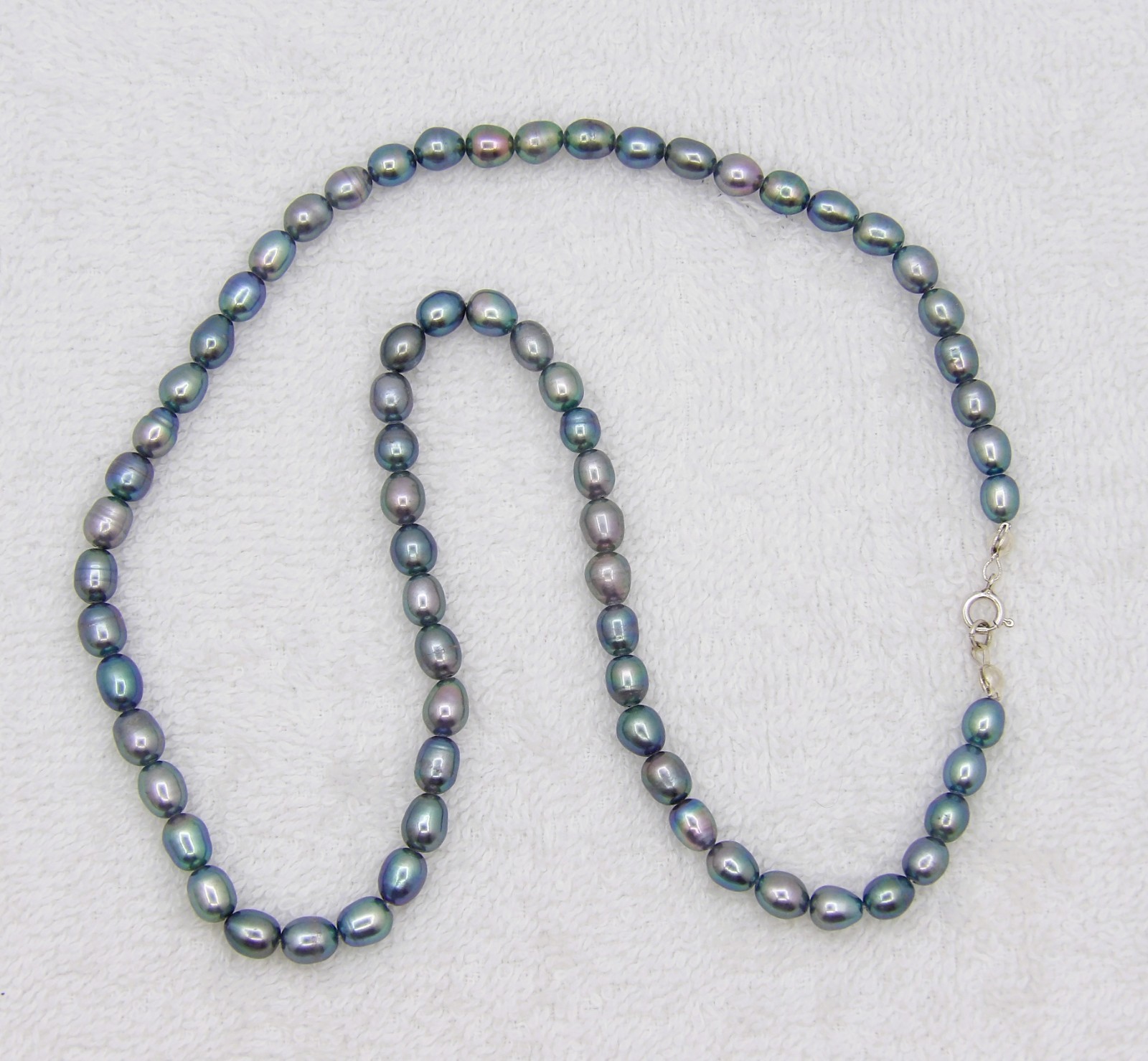 19 inches long Genuine Grayish Green Rice Freshwater Pearl Necklace NK824