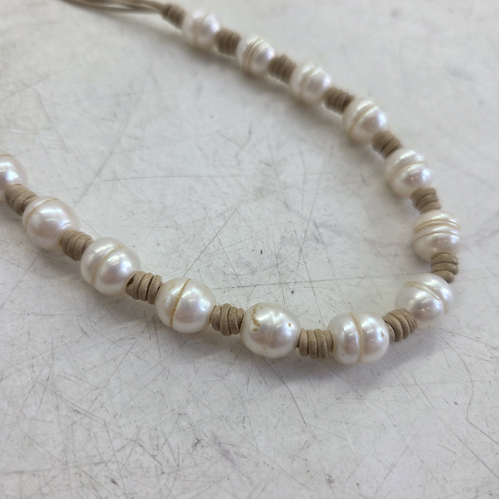 Silver Leather and Pearl Necklace 46 cm Length Adjustable Beige Leather GUC