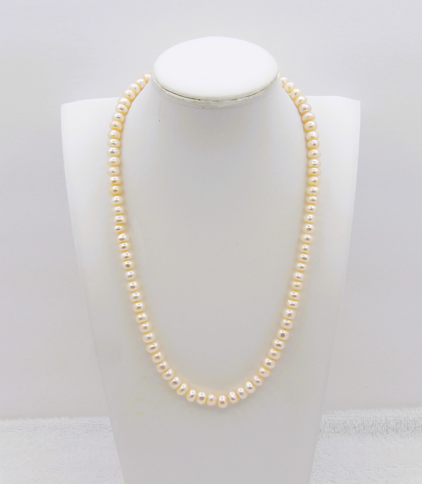 19 inches long Genuine peach button Freshwater Pearl Necklace NK823