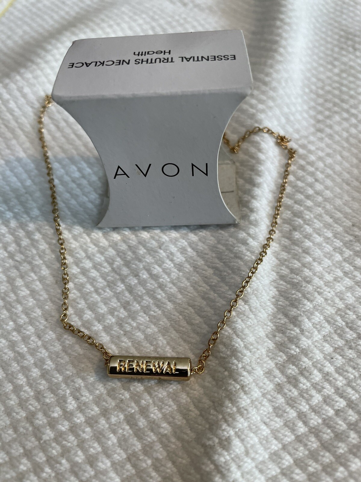 Avon Essential Truths Necklace – Health
