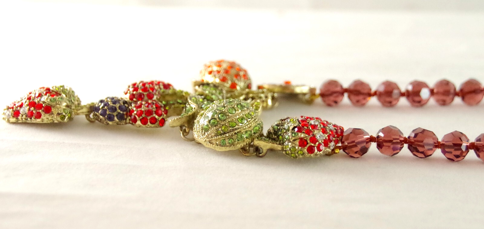 NWOT DESIGNER STYLE CRYSTAL RHINESTONE FRUIT COMPOTE STRAWBERRY DANGLE NECKLACE