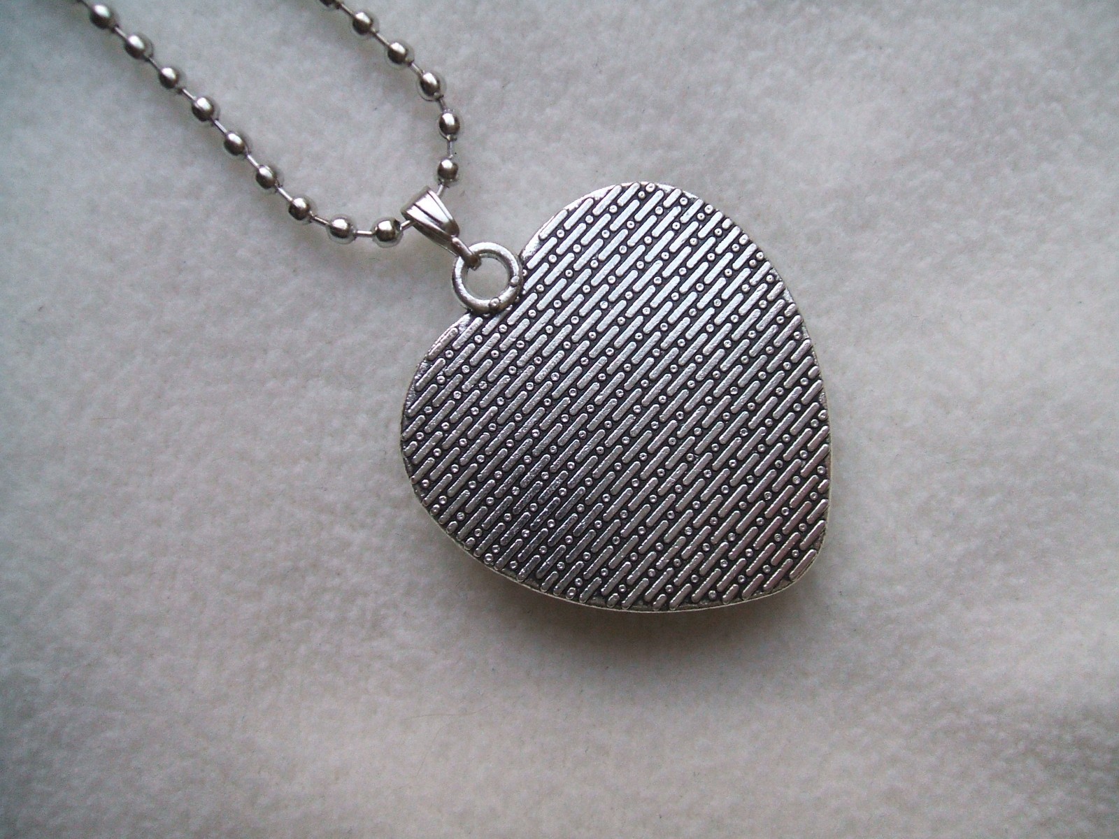 MOON & BACK PENDANT – HEART SHAPED GLASS CABOUCHON, 25″ ball chain (MBP6)