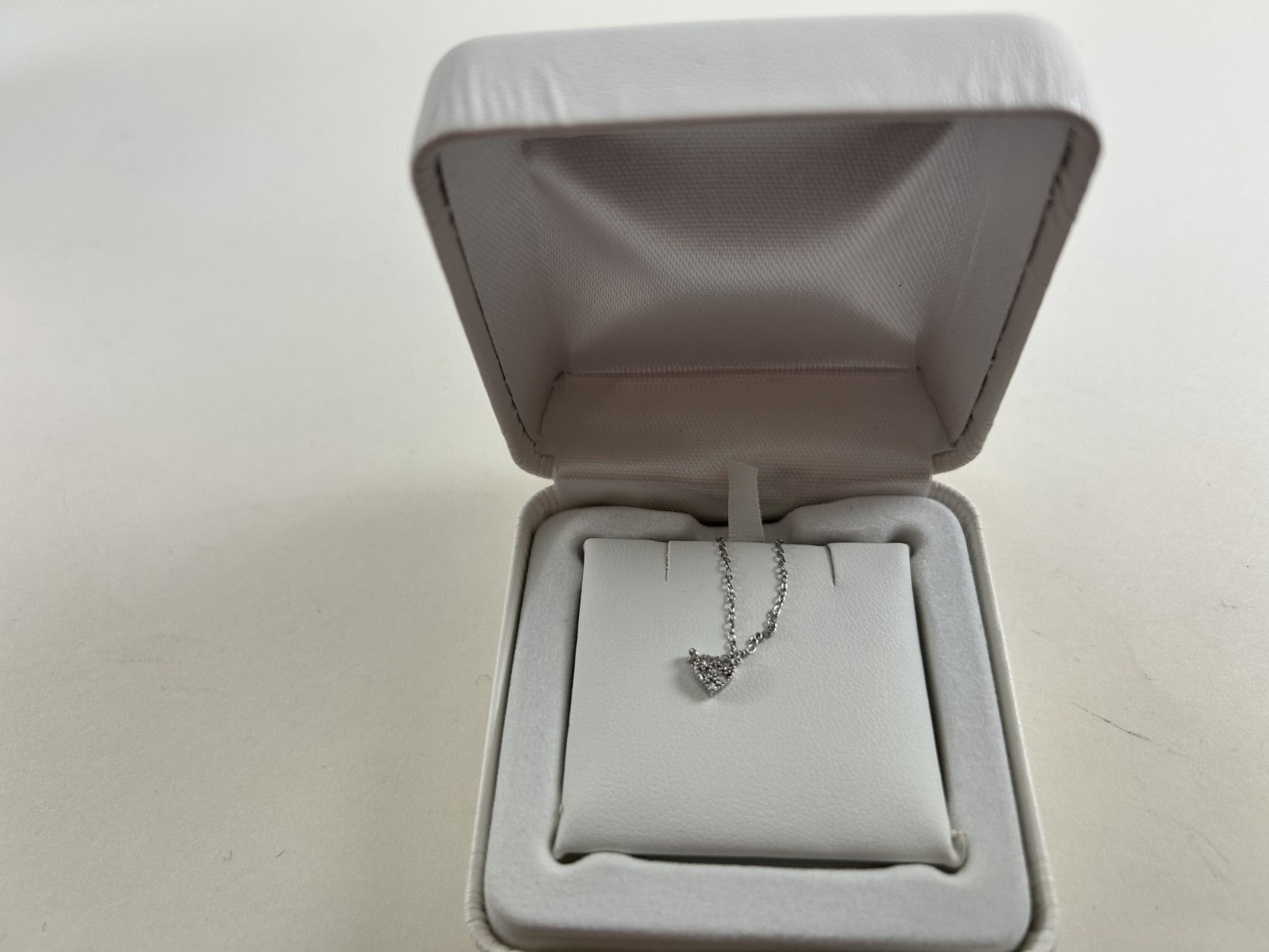 BRILLIANT LAB GROWN DIAMOND HEART DIAMOND ACCENT NECKLACE 1/8″ HEARRT