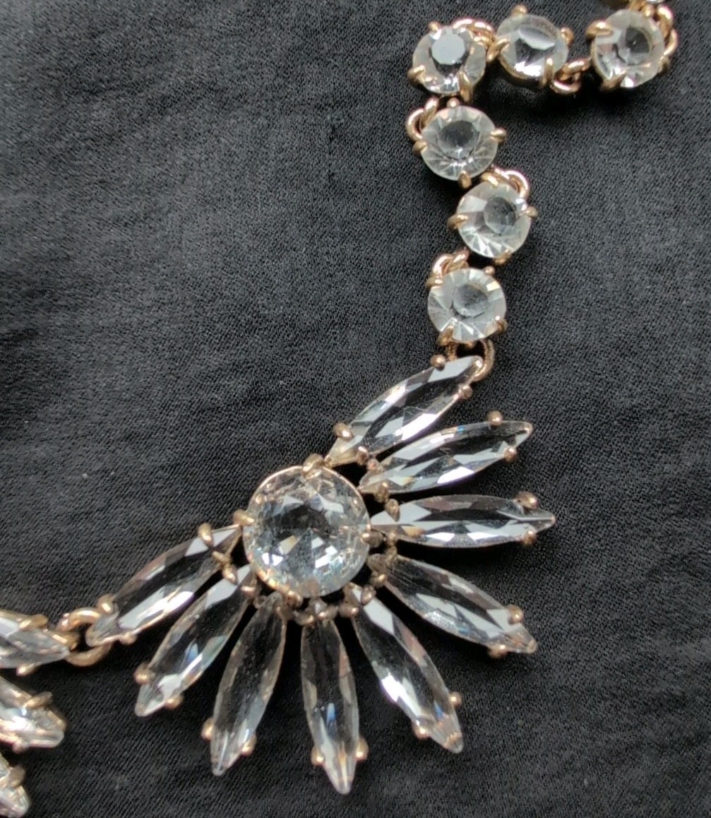 J CREW GEM FAN CLEAR CRYSTAL STATEMENT NECKLACE