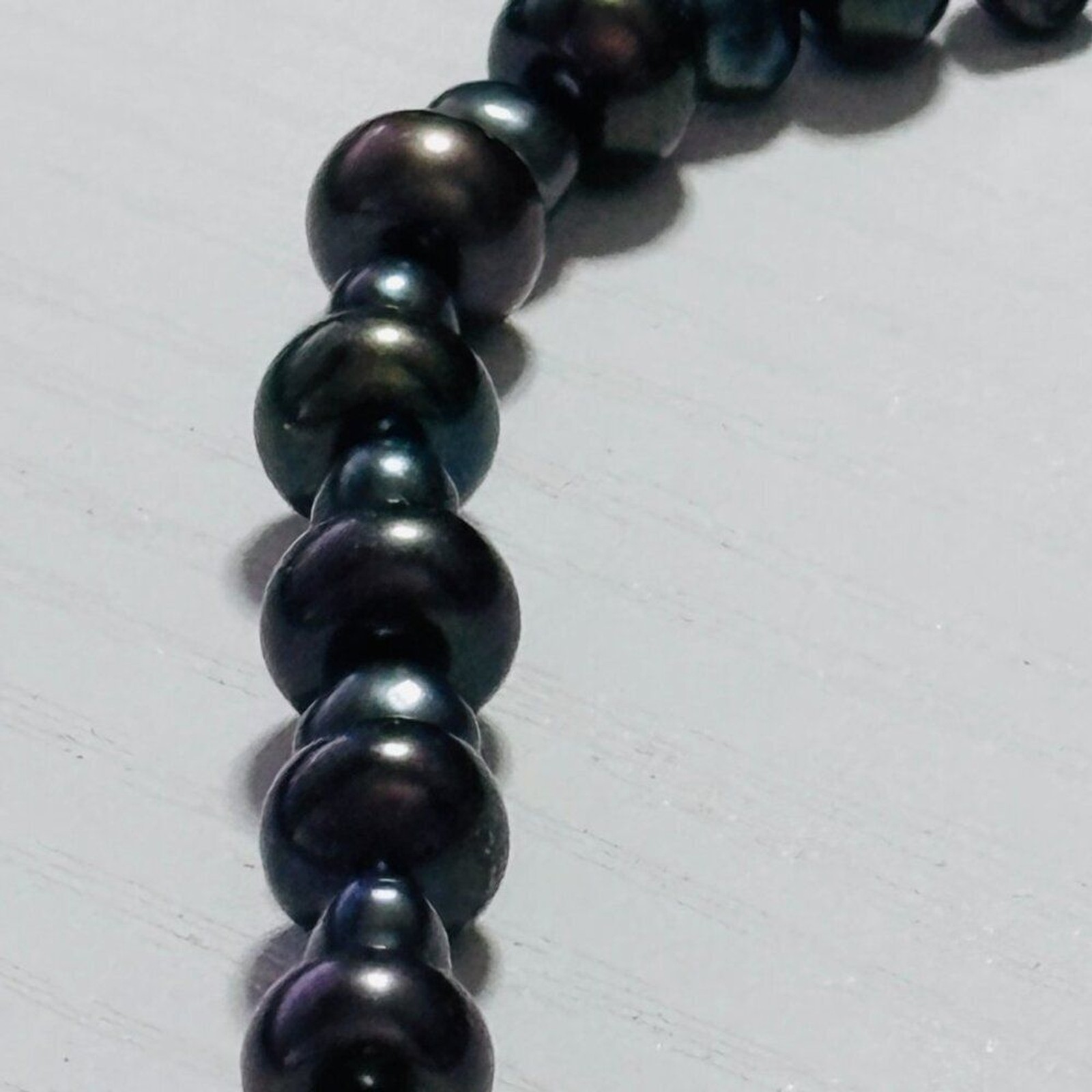 Black Peacock Pearl Beaded Necklace 18” Iridescent Classic
